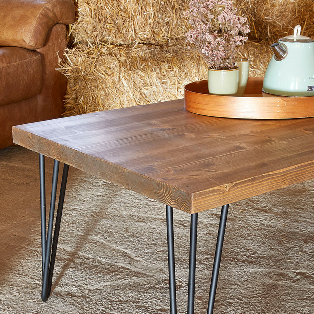 Waunan Straight Edge Table