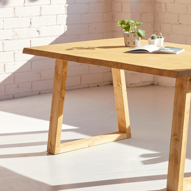 Mesa Guanaca de canto Irregular